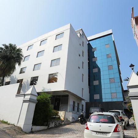 טריואנדרום Super Townhouse Prince Palace מראה חיצוני תמונה