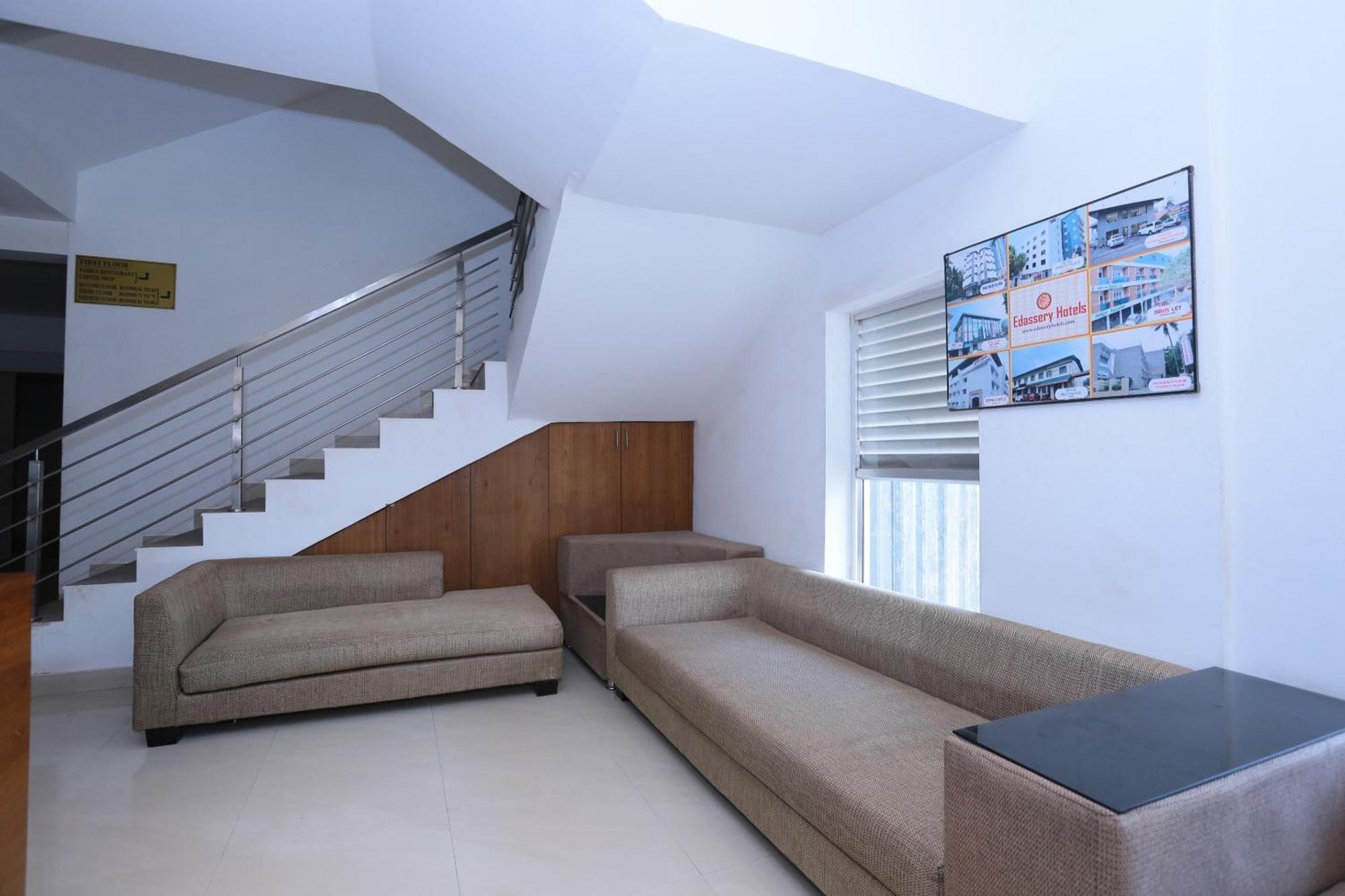 טריואנדרום Super Townhouse Prince Palace מראה חיצוני תמונה