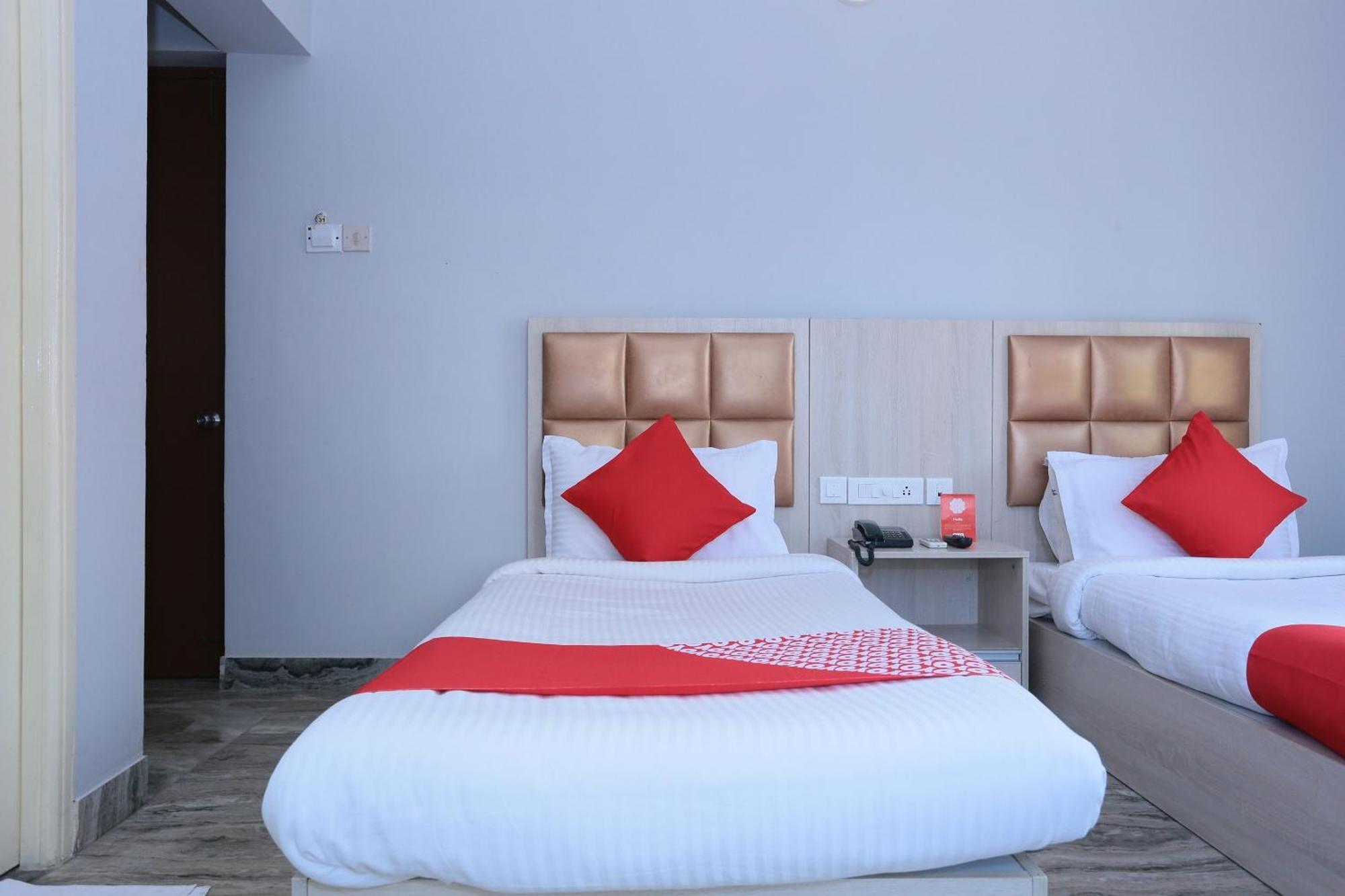 טריואנדרום Super Townhouse Prince Palace מראה חיצוני תמונה
