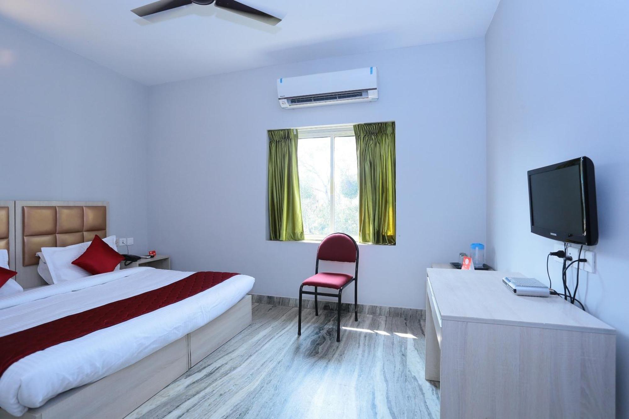 טריואנדרום Super Townhouse Prince Palace מראה חיצוני תמונה