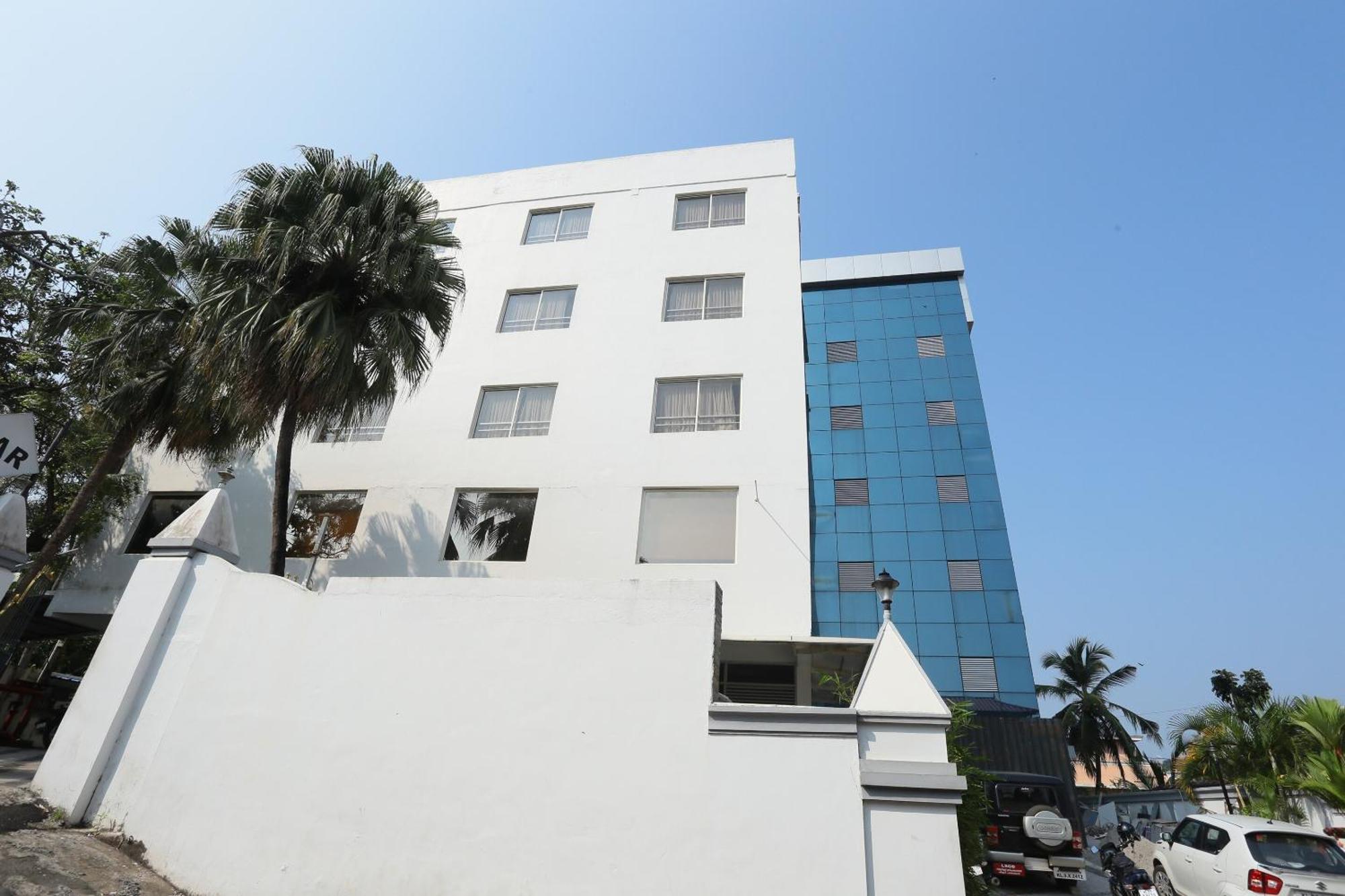 טריואנדרום Super Townhouse Prince Palace מראה חיצוני תמונה