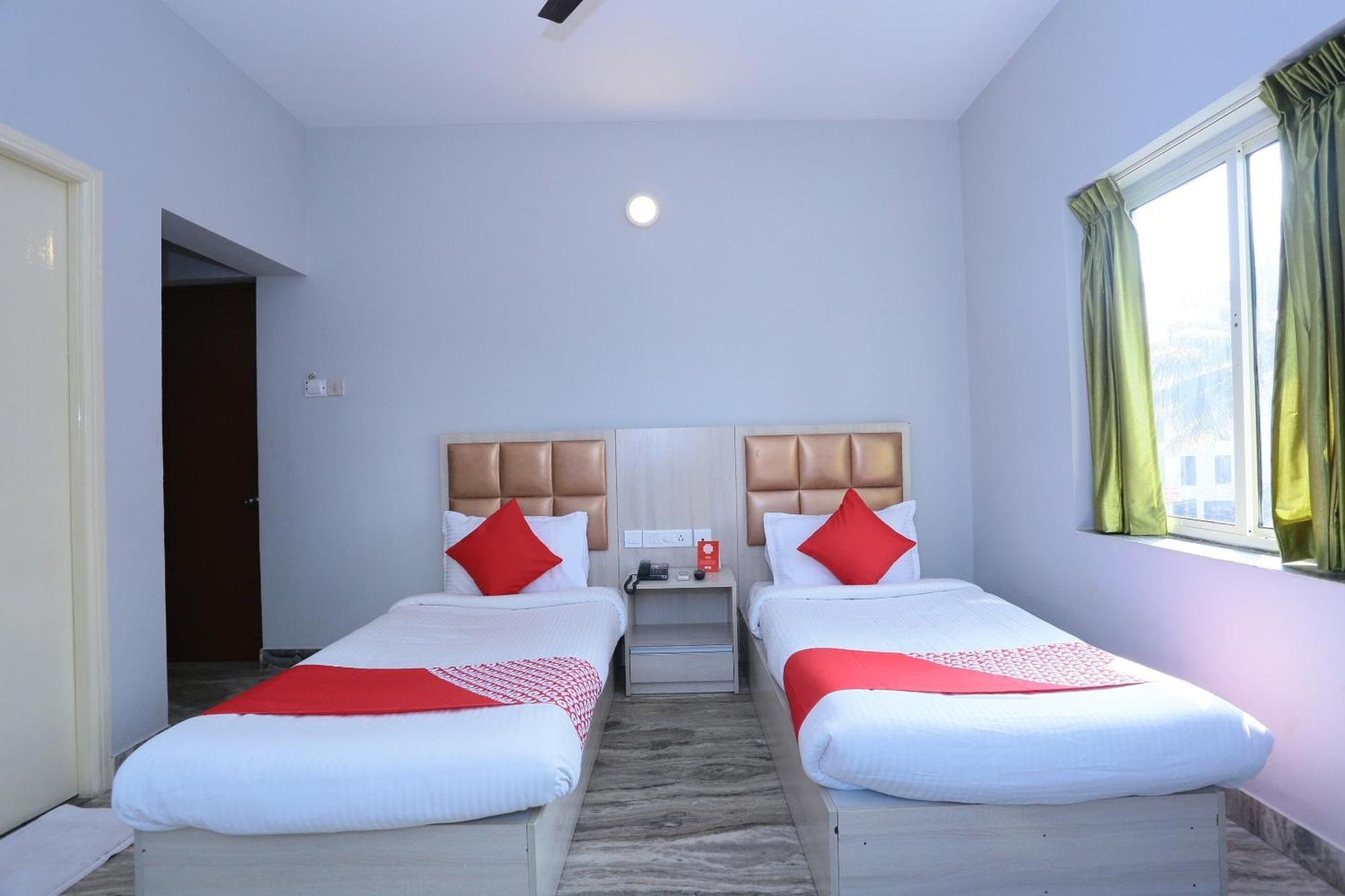 טריואנדרום Super Townhouse Prince Palace מראה חיצוני תמונה