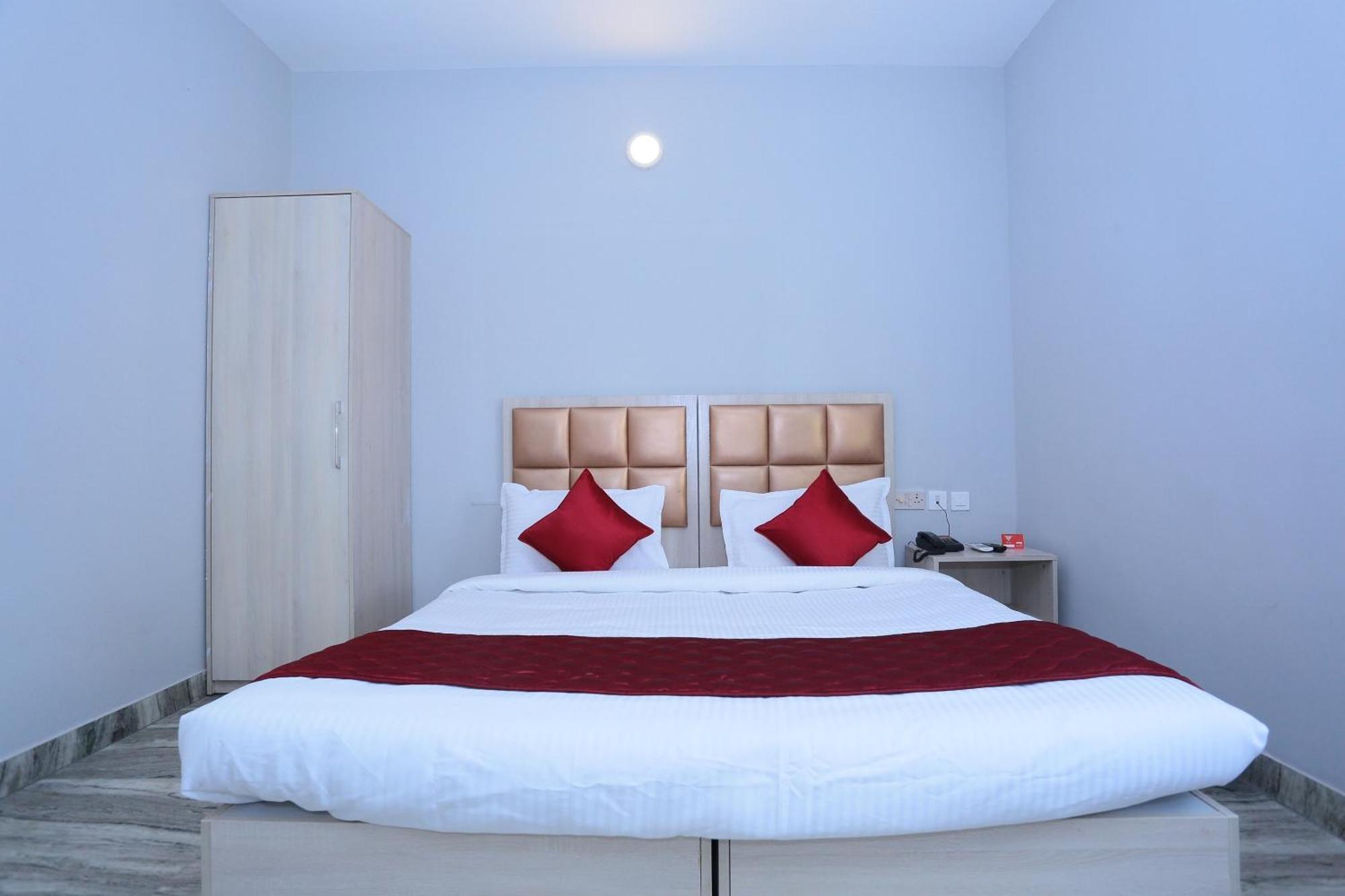 טריואנדרום Super Townhouse Prince Palace מראה חיצוני תמונה