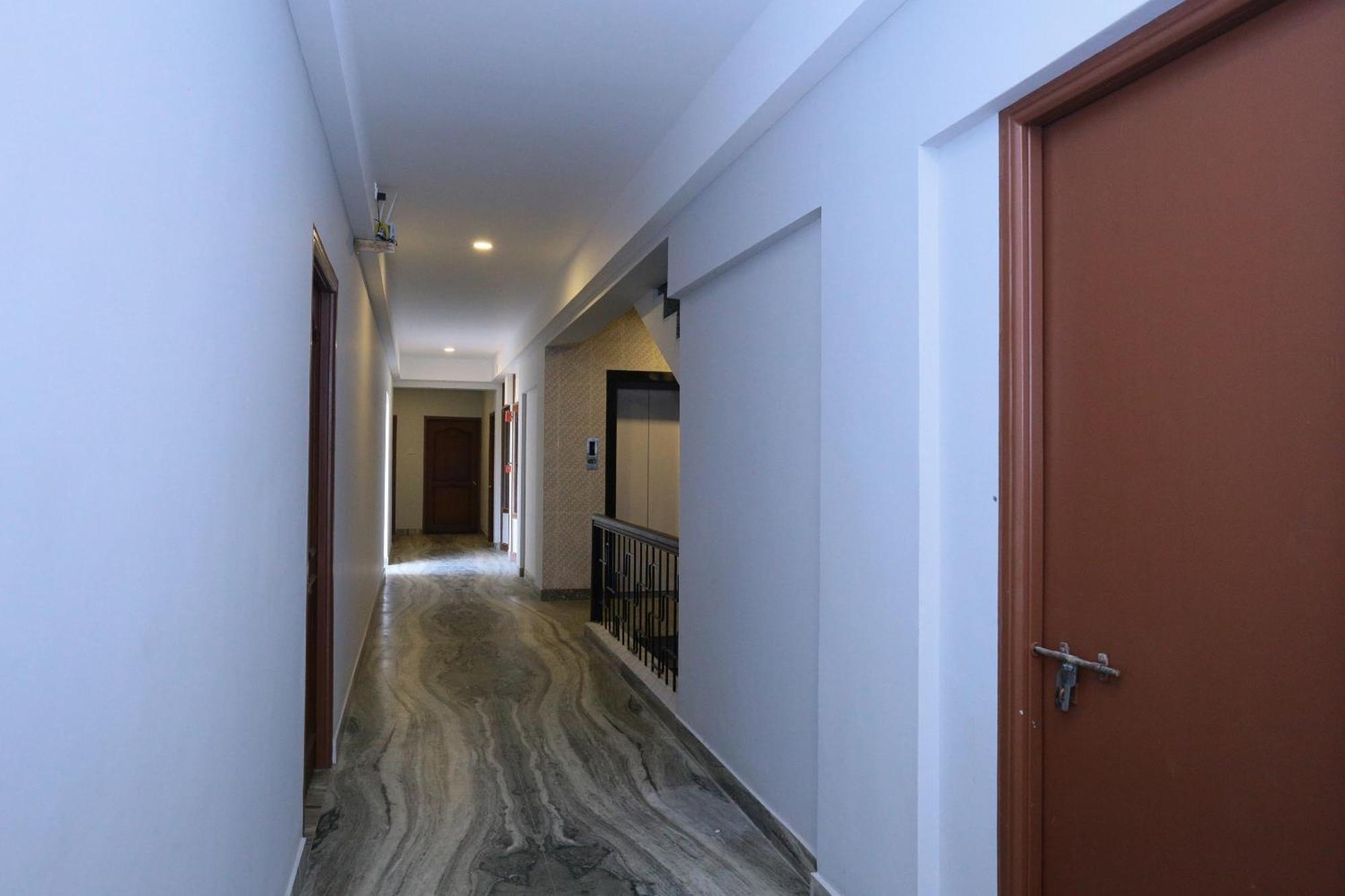 טריואנדרום Super Townhouse Prince Palace מראה חיצוני תמונה