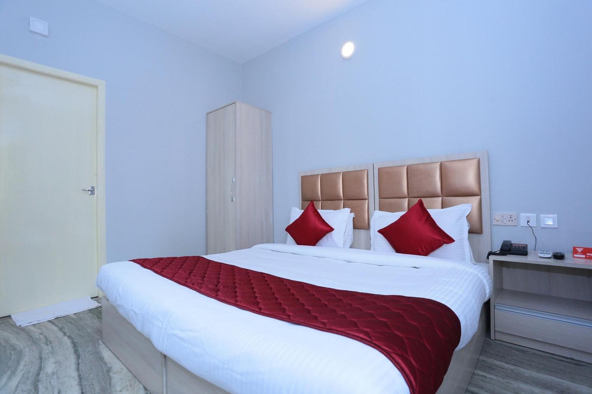 טריואנדרום Super Townhouse Prince Palace מראה חיצוני תמונה
