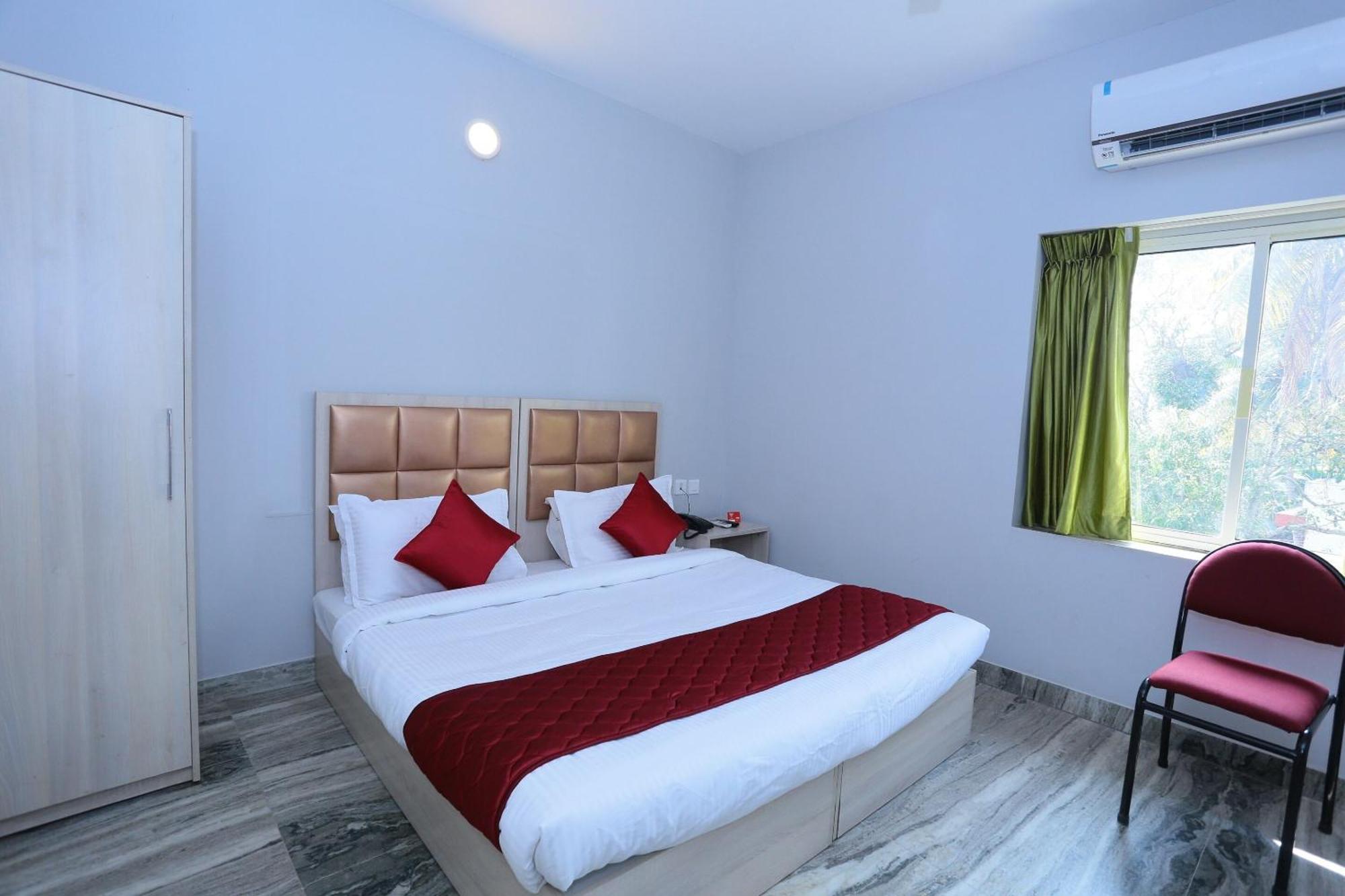 טריואנדרום Super Townhouse Prince Palace מראה חיצוני תמונה